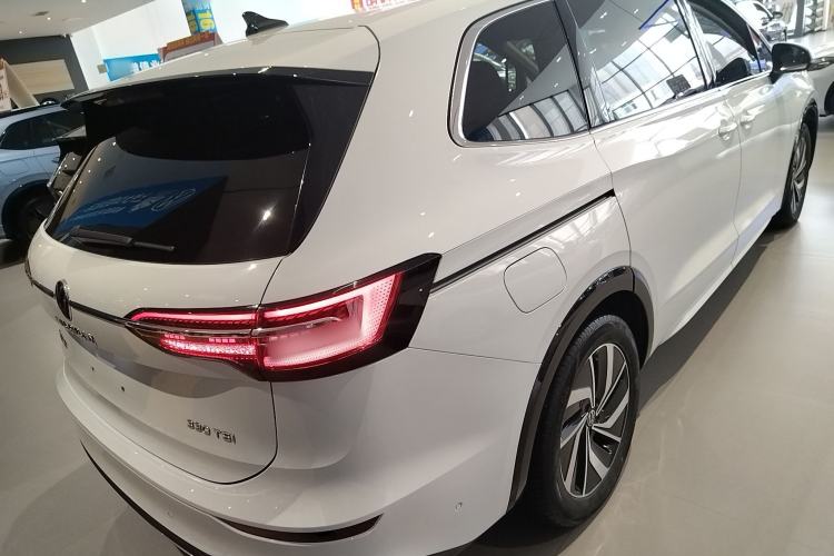 Used Volkswagen Viloran 2024 330TSI Luxury Edition
