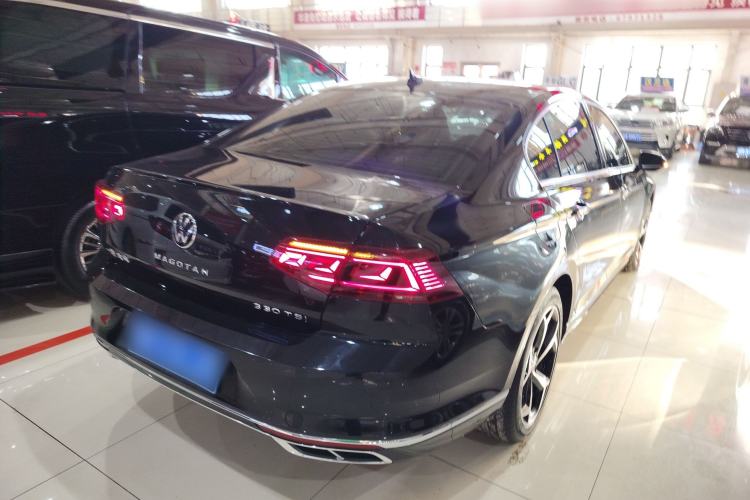 Used Volkswagen Magotan 2023 2 Million Units Limited Edition 330TSI DSG Leading Version
