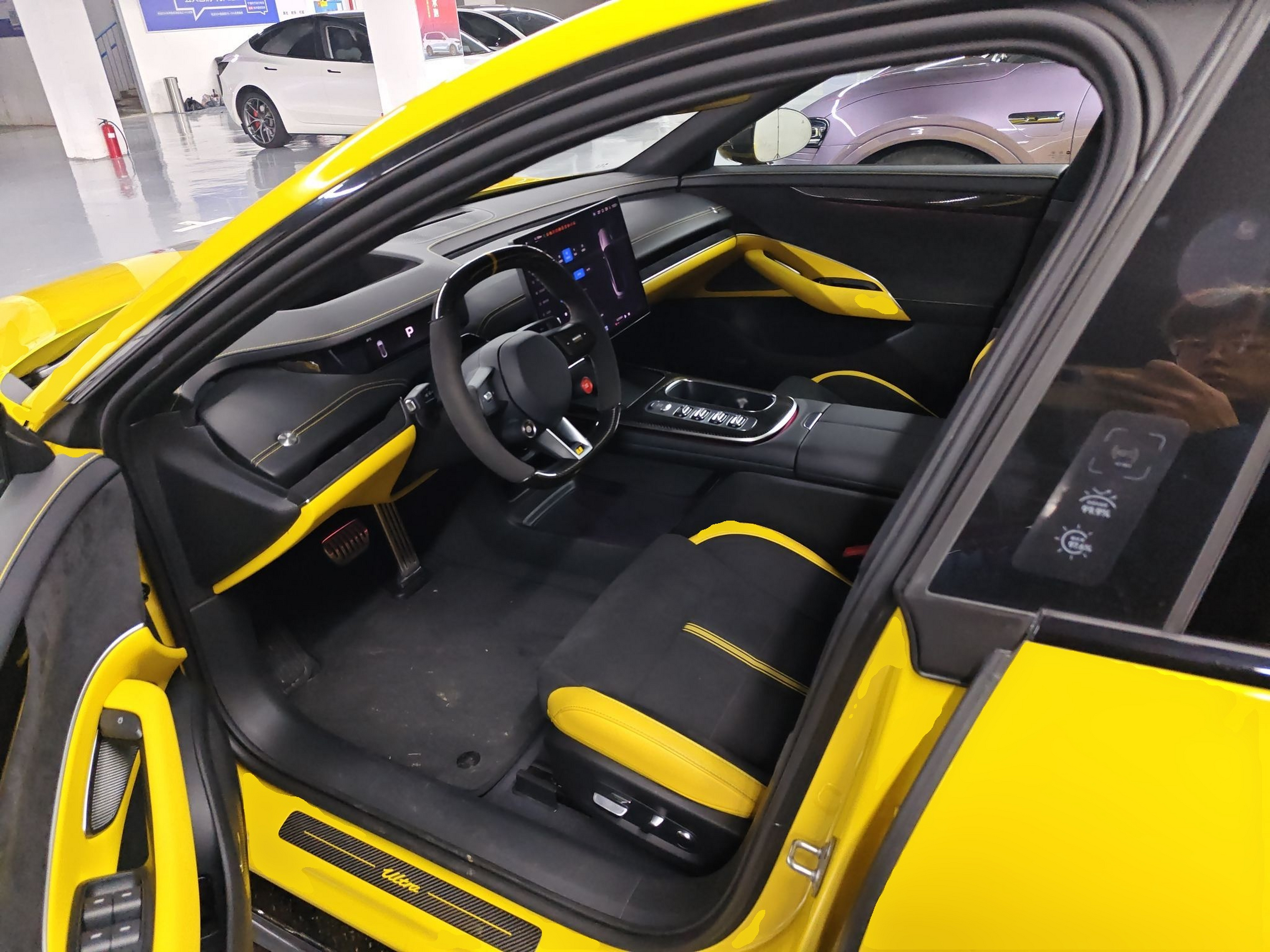 Переднее сиденье в автомобиле