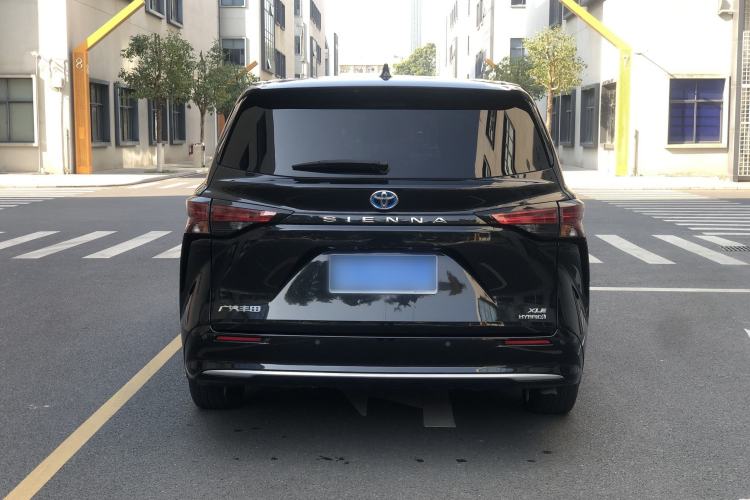 Used Toyota Sienna 2023 2.5L Hybrid Luxury Edition
