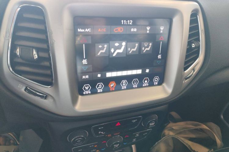 Used  Compass 2019 200T Automatic Family Edition - Connected Large Screen Version
