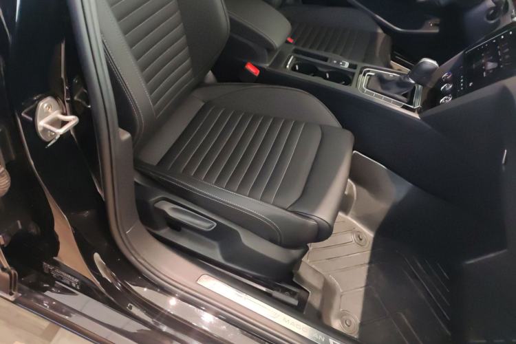 Used Volkswagen Magotan 2025 Zhongxiang Version 280TSI DSG Comfort Edition
