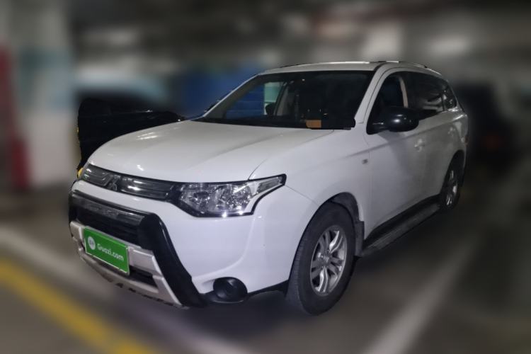 Used Mitsubishi Outlander (Import) 2013 2.0L Two-Wheel Drive Sport Navigation Version 5 Seats