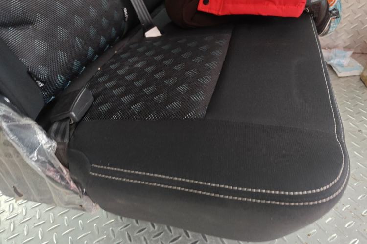 Used SAIC MAXUS Xintu V80 2023 2.0T Manual Classic Aoyuntong Short Wheelbase Mid-Roof 5/6-Seater