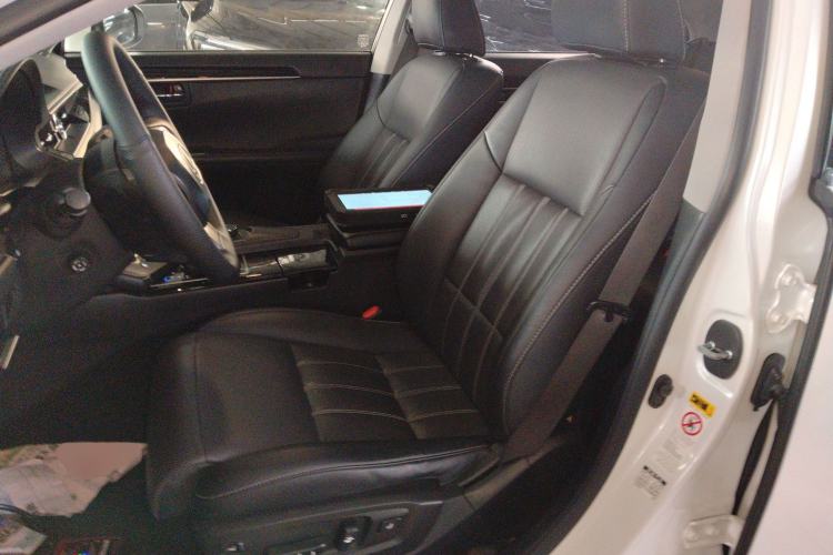 Used Lexus ES 2015 300h Comfort Edition
