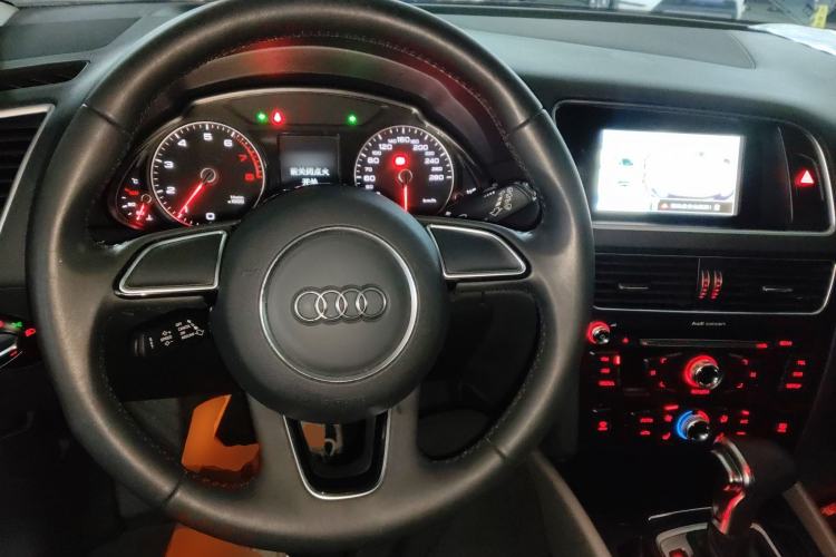 Used Audi Q5 2017 Plus 40 TFSI Ambition Model