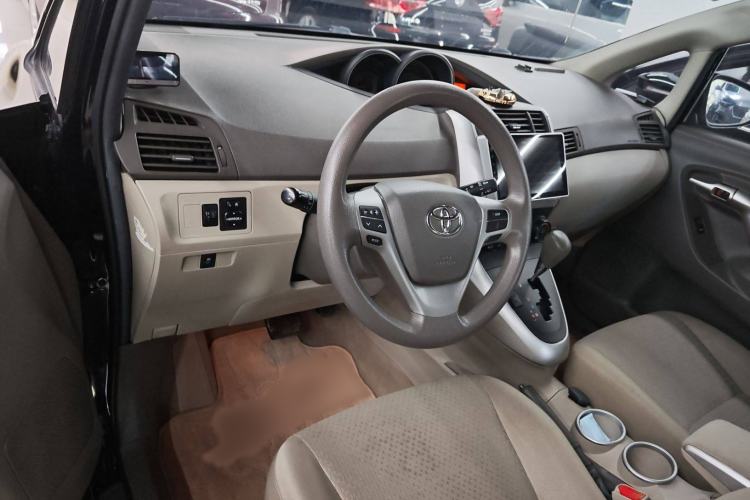 Used Toyota Verso 2014 Starlight 180E CVT Elite Edition
