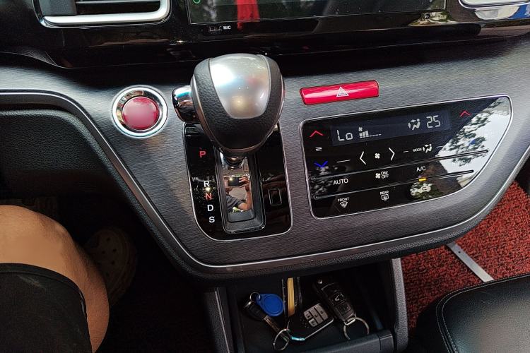 Used Honda Elysion 2016 2.4L Style Edition
