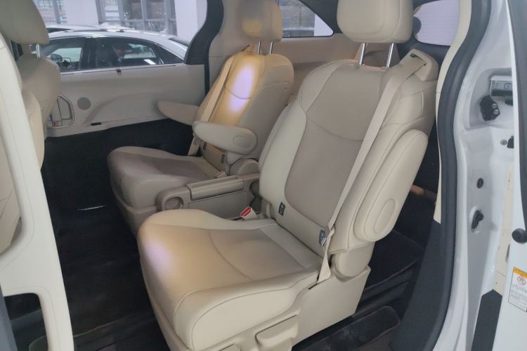 Used Toyota Sienna 2021 2.5L Hybrid Luxury Edition
