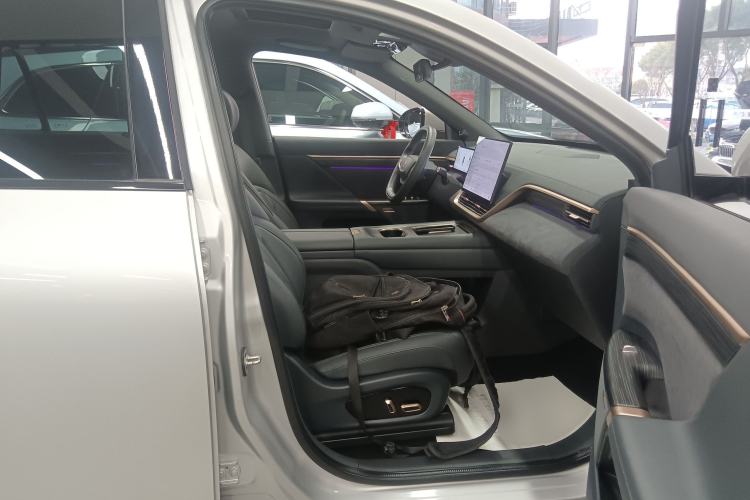 Used  eπ008 2025 210 Ultra Range-Extended Version 5 Seats