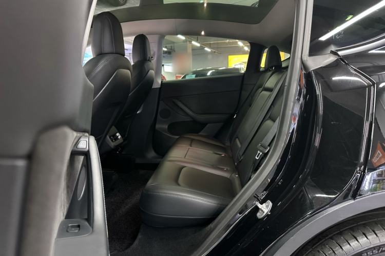 Used Tesla Model Y 2022 Long-Range All-Wheel-Drive Version
