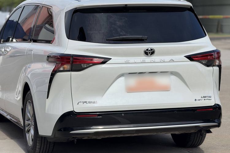 Used Toyota Sienna 2024 2.5L Hybrid Four-Wheel Drive Prestige Edition
