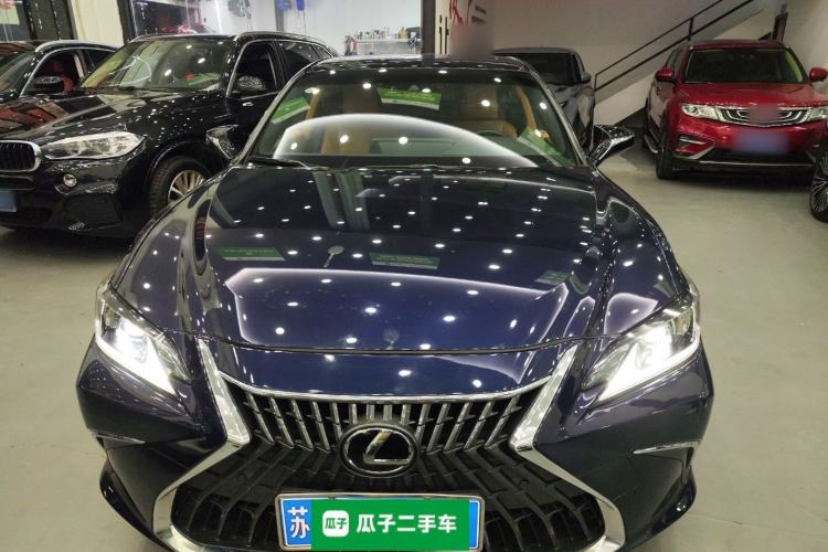 Used Lexus ES 2022 300h Excellence Edition
