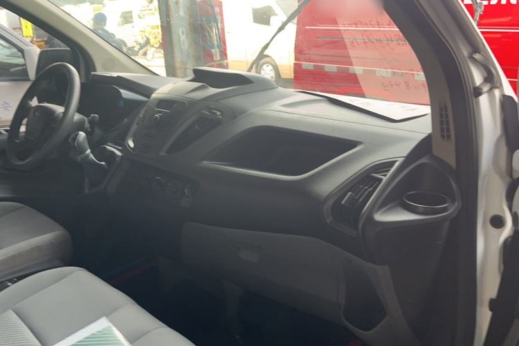 Used Ford Transit 2017 2.0T Gasoline Van Mid-Drive Mid-Roof China V Standard