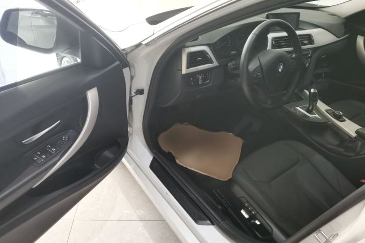 Used BMW 3 Series 2016 320Li Ambition Model
