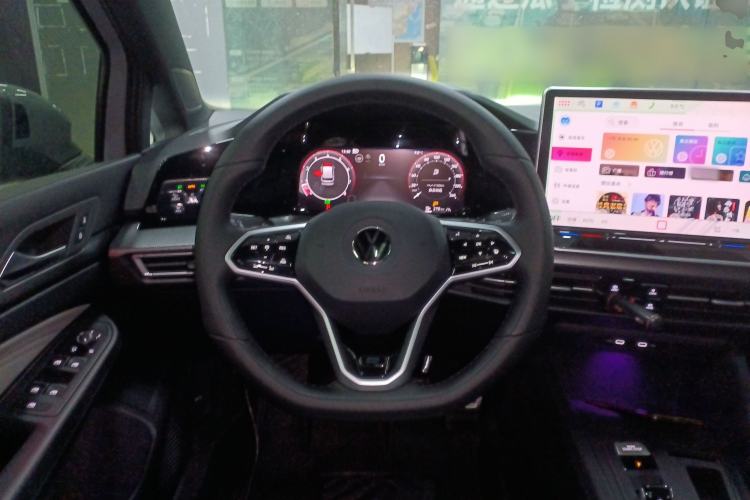 Used Volkswagen Golf 2025 300TSI R-Line
