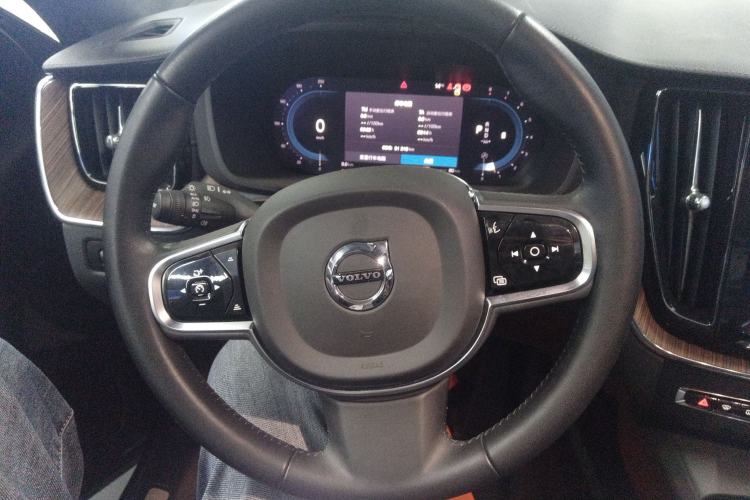 Used Volvo XC60 2022 B5 4x4 Smart Luxury Edition
