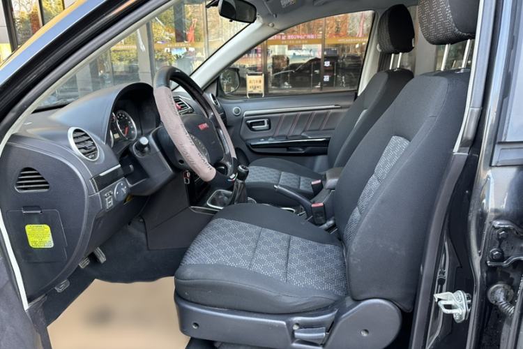 Used Haval H5 Classic 2015 2.0L Manual Two-Wheel Drive Entry-Level Trim
