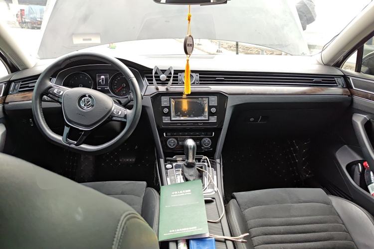 Used Volkswagen Magotan 2017 330TSI DSG Luxury Model
