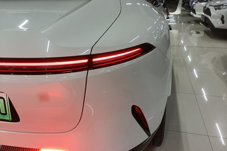 Used  11 2022 Long-Range Dual-Motor Luxury Edition 5 Seats