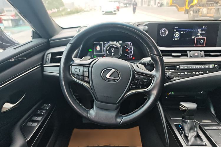 Used Lexus ES 2018 300h Premier Edition China VI Standard