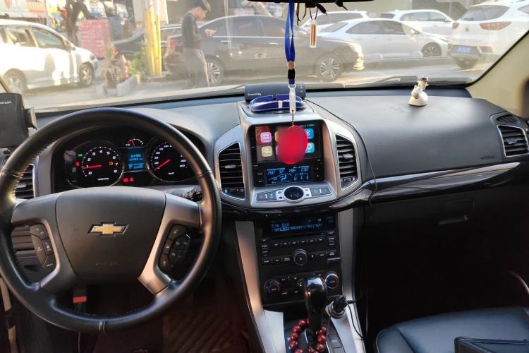 Used Chevrolet Captiva 2015 2.4L 4x4 Flagship Edition 7-Seater
