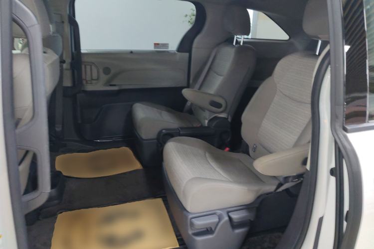 Used Toyota Sienna 2023 2.5L Hybrid Comfort Edition
