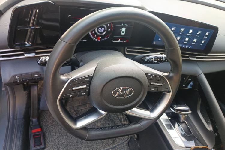 Used Hyundai Elantra 2021 1.5L CVT LUX Prestige Edition
