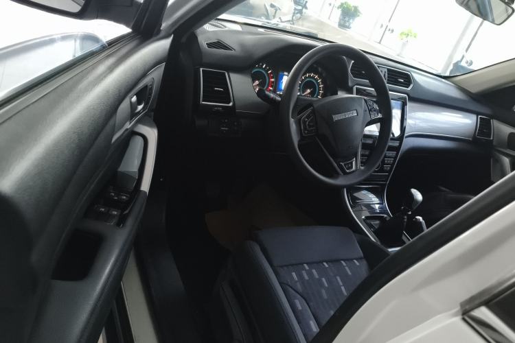 Used Haval H2 2017 Red-Label 1.5T Manual Two-Wheel Drive Comfort Model
