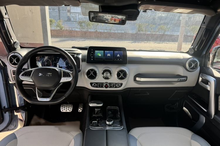 Used  BJ40 2023 2.0T Automatic Four-Wheel Drive Urban Hunter Edition Prestige Version
