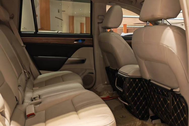 Used GAC Trumpchi GS8 2017 320T Two-Wheel Drive Luxury Smart Connectivity Version (7 Seats)
