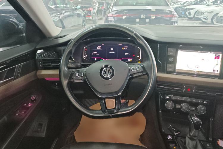 Used Volkswagen Passat 2019 330TSI Luxury Edition China VI Standard
