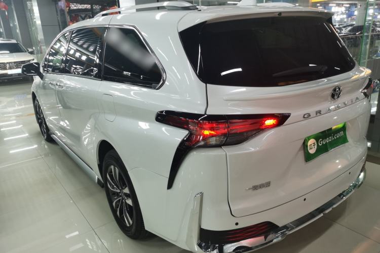 Used Toyota Granvia 2024 2.5L Hybrid Luxury Edition
