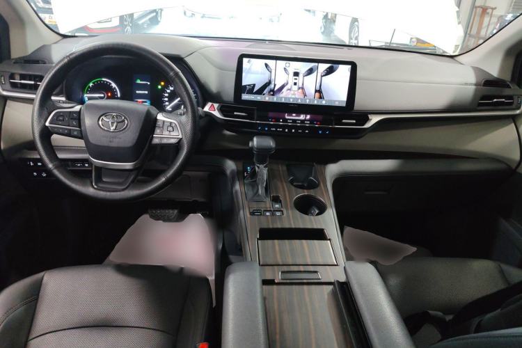 Used Toyota Sienna 2023 2.5L Hybrid Comfort Edition
