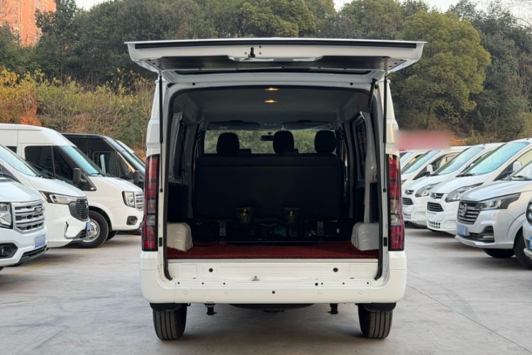Used JMC Fushun 2025 2.0T 6MT Diesel Short-Wheelbase Low-Roof Commercial Multi-Purpose Passenger Vehicle with 5/6 Seats and Lift-Up Tailgate
