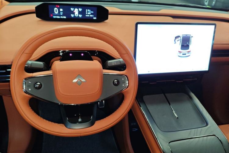 Used  HT 2024 825 Ultra-High Voltage Intelligent Driving Edition
