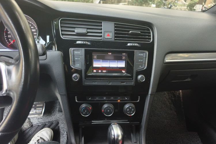 Used Volkswagen Golf 2016 1.4TSI Automatic R-Line
