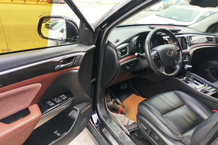 Used GAC Trumpchi GS8 2017 320T Two-Wheel Drive Luxury Smart Connectivity Version (7 Seats)
