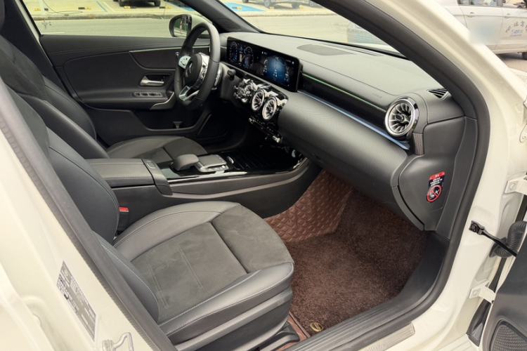 Used Mercedes-Benz A-Class 2022 Revised Version A 200 L Sport Sedan Fashionable Style
