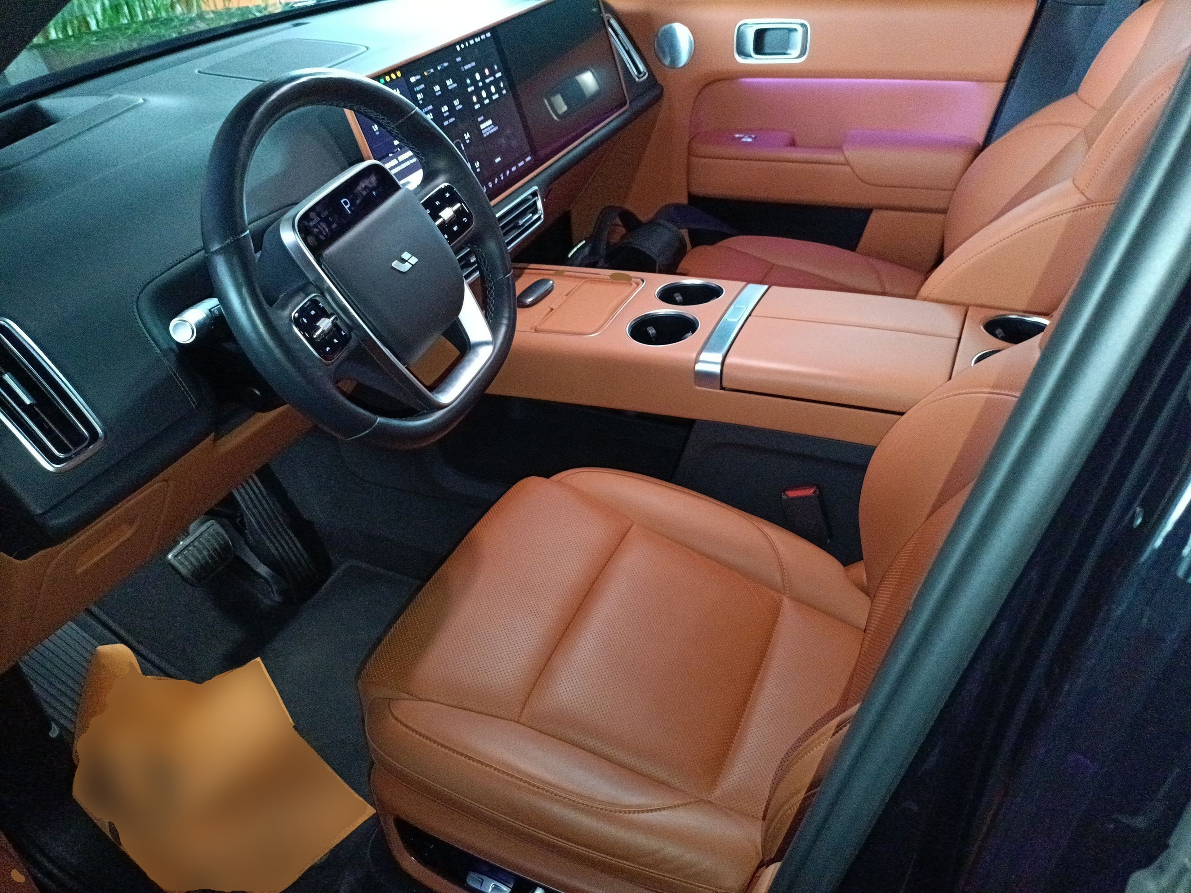 المقاعد الأمامية داخل السيارة