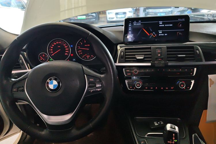 Used BMW 3 Series 2016 320Li Ambition Model
