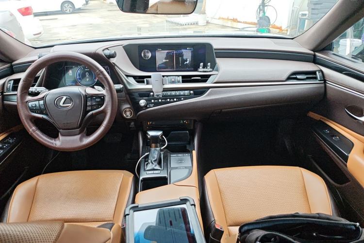 Used Lexus ES 2020 200 Excellence Edition
