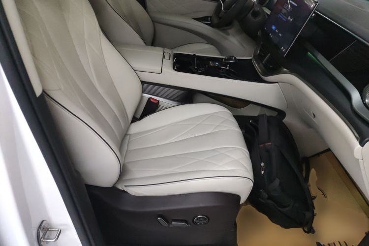 Used Denza D9 2024 DM-i 980 Four-Wheel Drive Prestige Model
