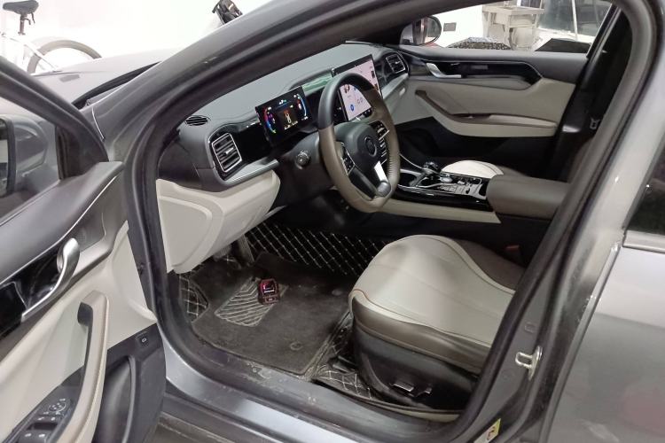 Used BYD Qin PLUS 2024 HONOR Edition DM-i 120KM Beyond Model
