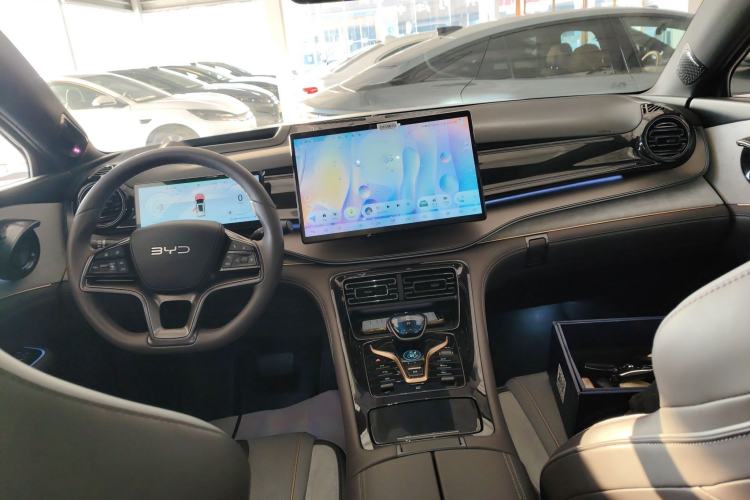 Used BYD Frigate 07 2024 Honor Edition DM-i 100KM Prestige Model
