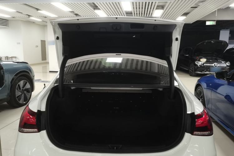 Used Mercedes-Benz A-Class 2022 Revised Version A 200 L Sport Sedan Fashionable Style