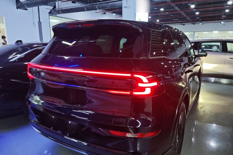 Used  Q07 2025 215 Prestige Edition