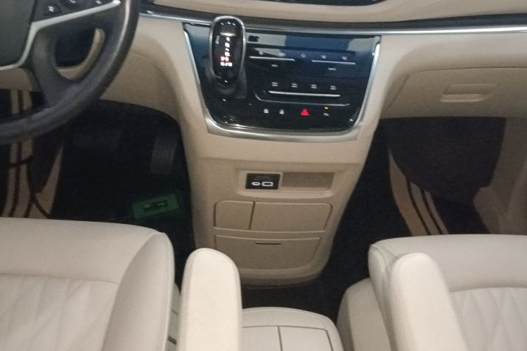 Used Buick GL8 2023 Facelifted Land Cruiser Executive Luxury Version
