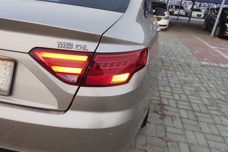 Used Geely Auto Emgrand GL 2017 1.8L Manual Elite Model
