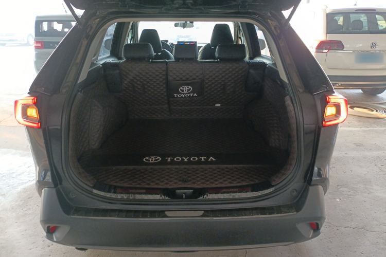 Used Toyota Wildlander 2022 Updated Version 2.0L CVT Two-Wheel Drive Leading Edition
